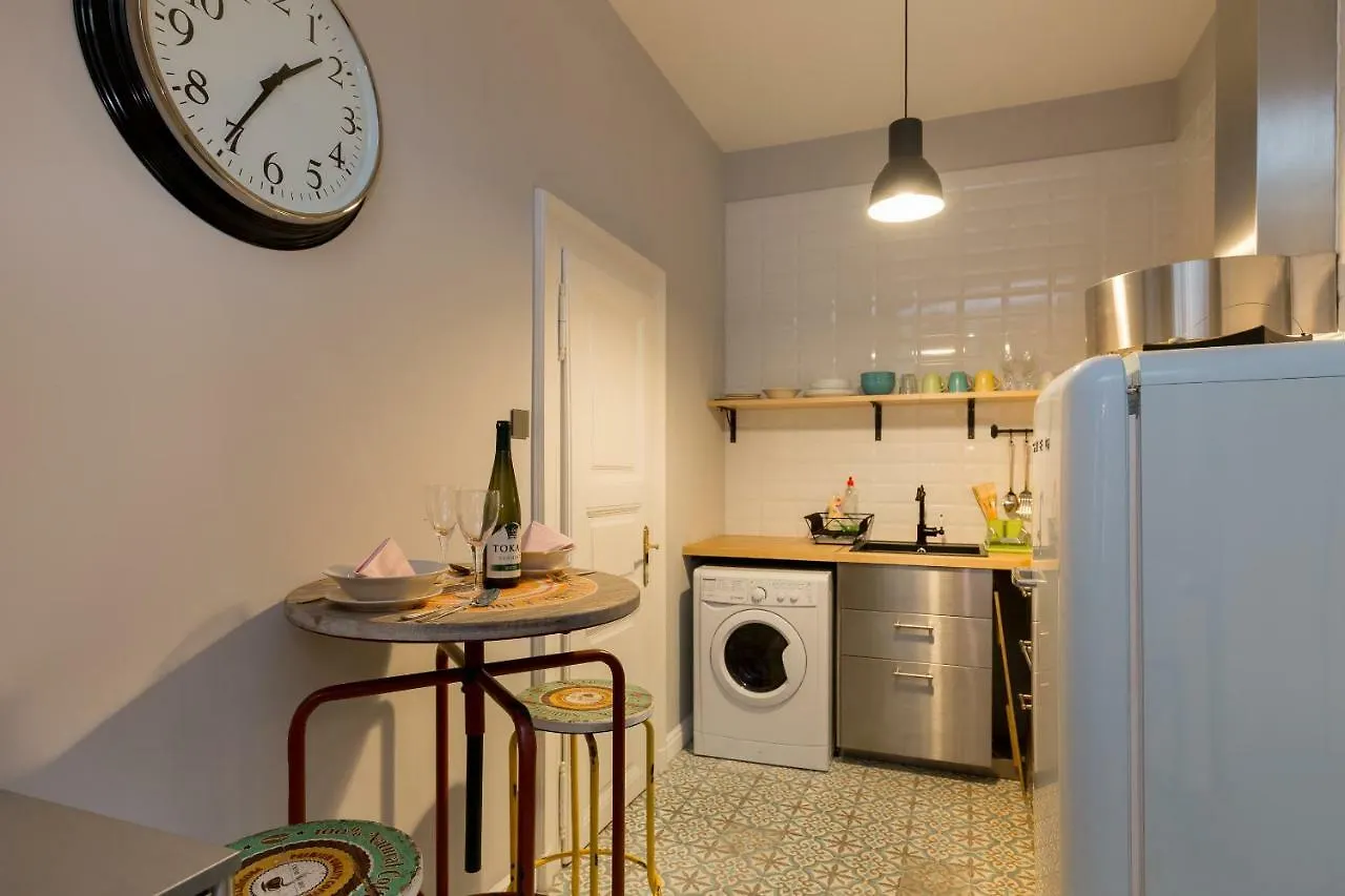 Deluxe Twin Studio In Kazinczy Street Apartment Budapest