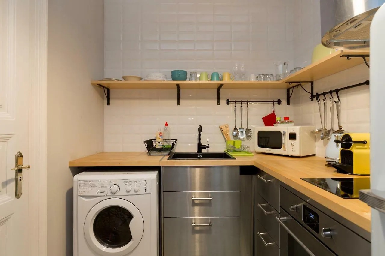 Deluxe Twin Studio In Kazinczy Street location
