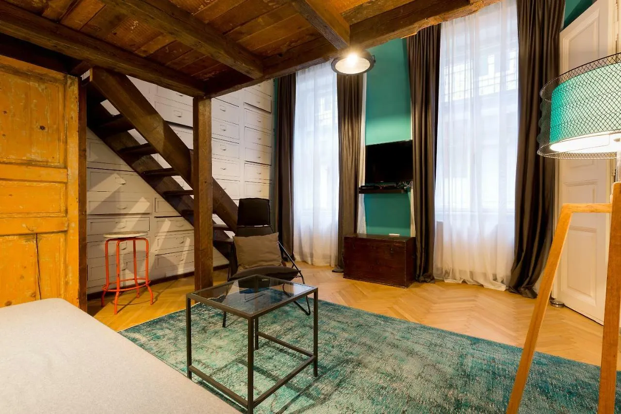 부다페스트 Deluxe Twin Studio In Kazinczy Street 아파트