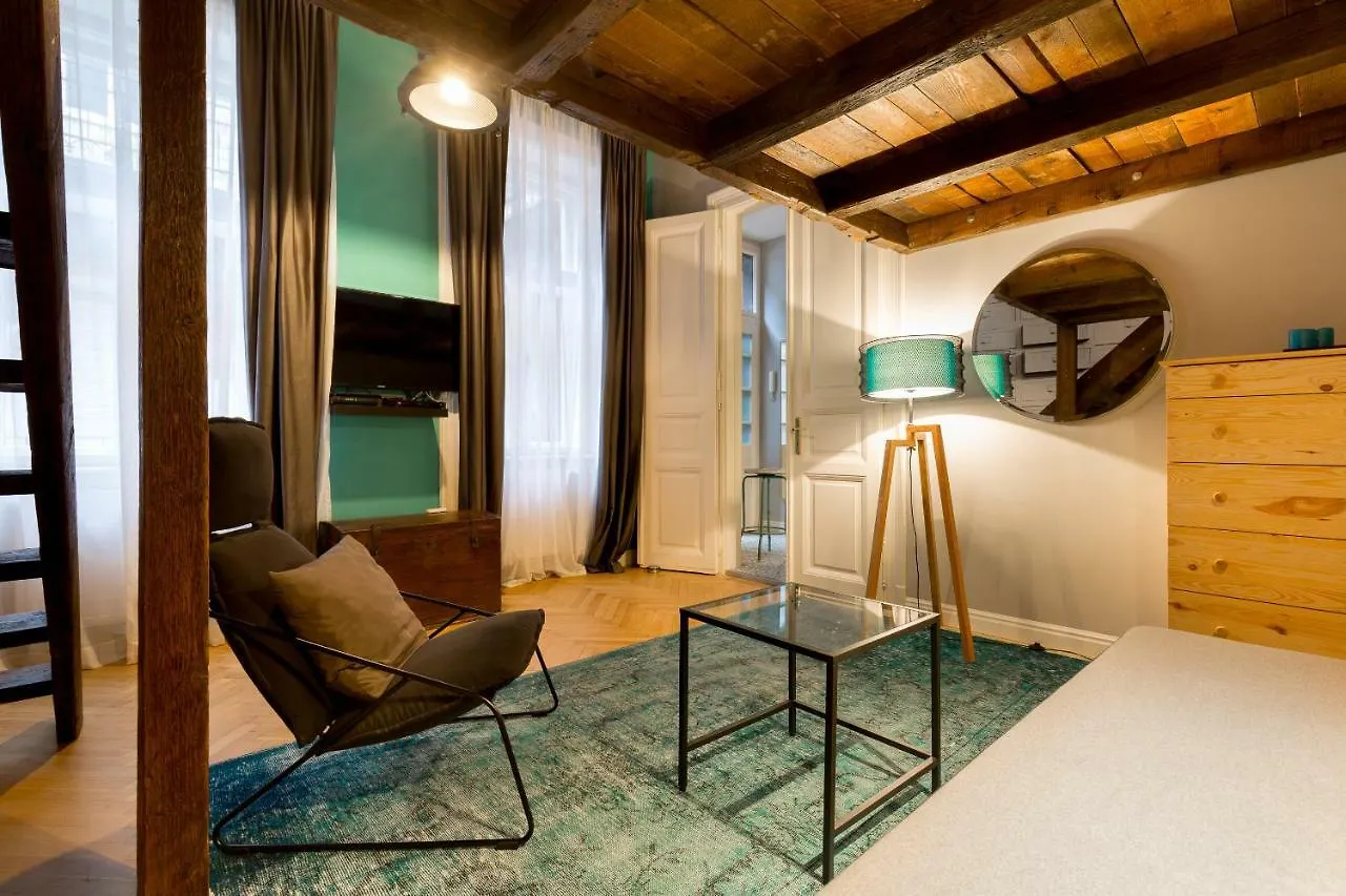 Deluxe Twin Studio In Kazinczy Street Apartment Budapest Hungary